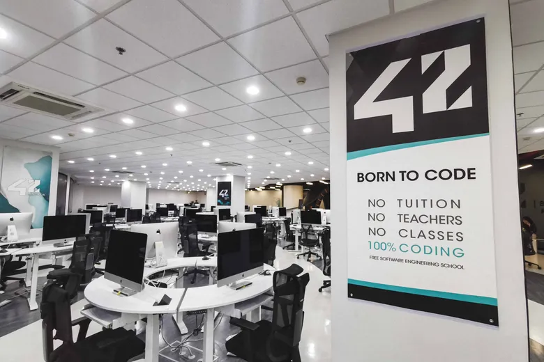 42 Bangkok ชี้เทรนด์การเรียนสุดล้ำปี 2022 "ไม่มีค่าเทอม ไม่มีครู ไม่มีใบปริญญา" ผลิต "โปรแกรมเมอร์หัวกะทิ" ลุยตลาดงานอุตสาหกรรมดิจิทัลไทย