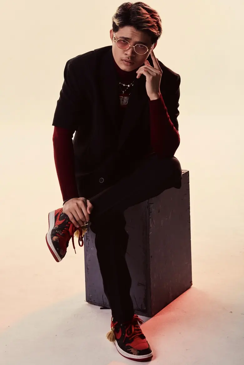 วัยรุ่นคลั่งรักมีกรี๊ด!! "RachYO" แรปเปอร์หนุ่มไฟแรง ปล่อย "ยอมขอบตาดำ" เพลงฮิปฮอปผสมความเป็นไทย ที่อยากจะคุยกับเธอทั้งคืน!!