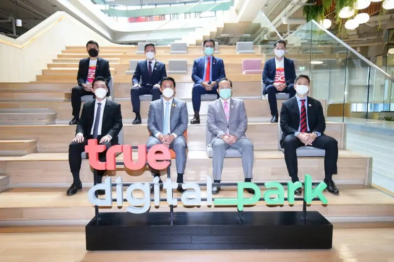 รมว.ดีอีเอส ดูงานด้านเทคโนโลยีดิจิทัลของกลุ่มทรู พร้อมชม True 5G Worldtech X ศูนย์กลางความรู้และพัฒนานวัตกรรม 5G
