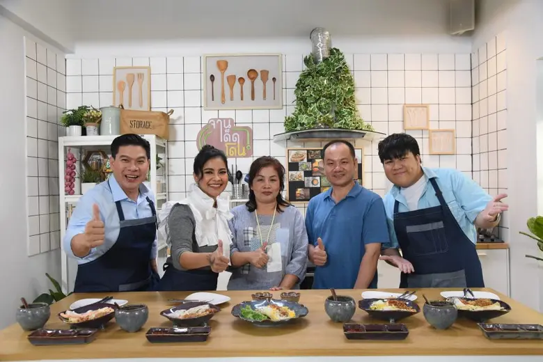 ตั๊ก - นุ้ย - อาไท พาส่องร้านดัง ข้าวมันไก่นายธง และ ซัวเถา ตึ่งฮุ่ง ก๋วยเตี๋ยวหลอด ใน จานเด็ด โดน!