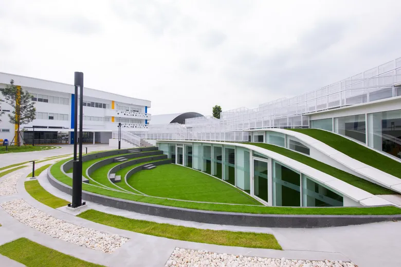 SISB ต้อนรับนักวิเคราะห์เยี่ยมชม โรงเรียนนานาชาติสิงคโปร์ธนบุรี เฟส 2