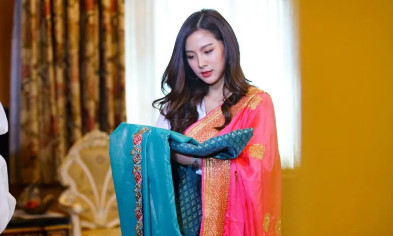 สิเน่หาส่าหรี โชว์ลวดลายความสวยงามของส่าหรีสไตล์อินเดียโมเดิร์น ดูย้อนหลังบนแอปพลิเคชัน iQiyi(อ้ายฉีอี้) และ เว็บไซต์ www.iQ.com