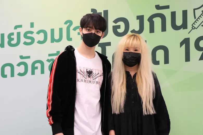 บาส สุรเดช ฉีดวัคซีนป้องกันโควิด 19 ที่เอ็ม บี เค เซ็นเตอร์ พร้อมส่งกำลังใจให้บุคลากรการแพทย์ เชิญชวนคนไทยฉีดวัคซีนกระตุ้นเข็มที่ 3 และเข็มที่ 4 สร้างภูมิคุ้มกันหมู่ สู้โควิด 19