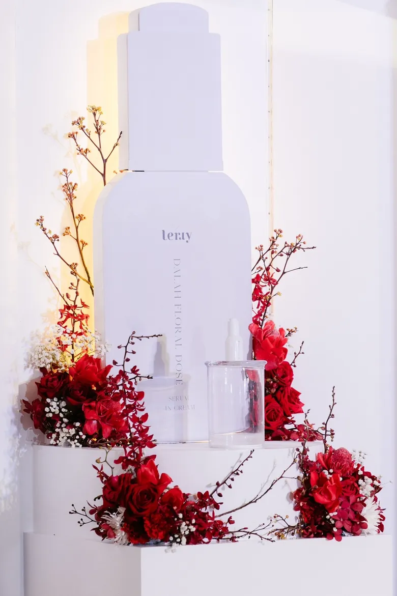 วว. ร่วมเปิดตัวผลิตภัณฑ์เครื่องสำอาง"TERRY TIME TO SHINE SERUM IN CREAM" จากสารสกัดดอกดาหลา งานวิจัยถ่ายทอดเทคโนโลยีเชิงพาณิชย์เป็นรูปธรรม