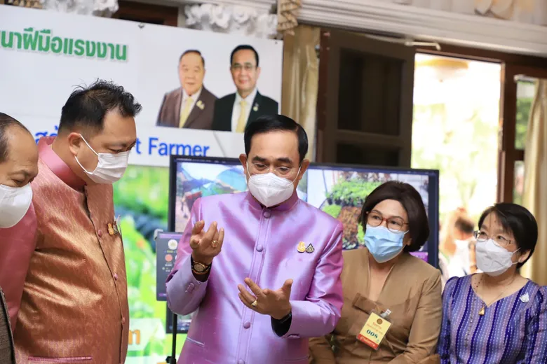 เกษตรกร ปลื้ม รมว.เฮ้ง พาพบลุงตู่ โชว์ผลงาน Smart Farmer