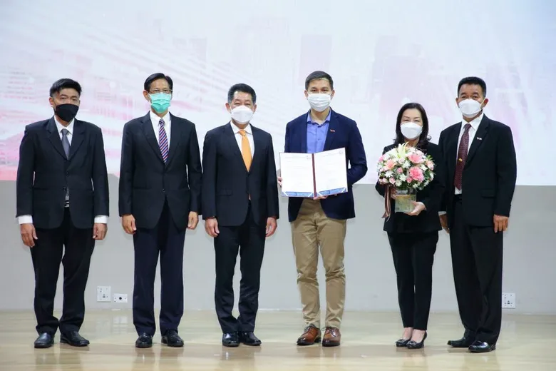 องค์กรแห่งนวัตกรรมยุคดิจิทัลเพื่อความยั่งยืน กลุ่มทรู รับมอบใบรับรองระบบบริหารการวิจัยและพัฒนาเทคโนโลยีและนวัตกรรม จากสำนักงานพัฒนาวิทยาศาสตร์และเทคโนโลยีแห่งชาติ