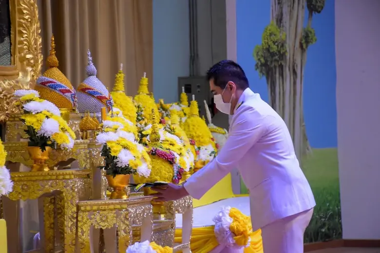 จังหวัดบุรีรัมย์ จัดพิธีถวายราชสดุดีเทิดพระเกียรติ พระบาทสมเด็จพระบรมชนกาธิเบศร มหาภูมิพลอดุลยเดชมหาราช บรมนาถบพิตร เนื่องในวันมาตรฐานฝีมือแรงงานแห่งชาติ