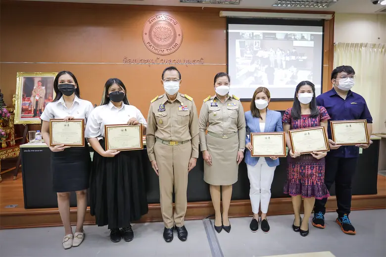 อาจารย์คณะนิเทศฯ ม.กรุงเทพ ชนะเลิศการออกแบบลายผ้าประจำจังหวัด