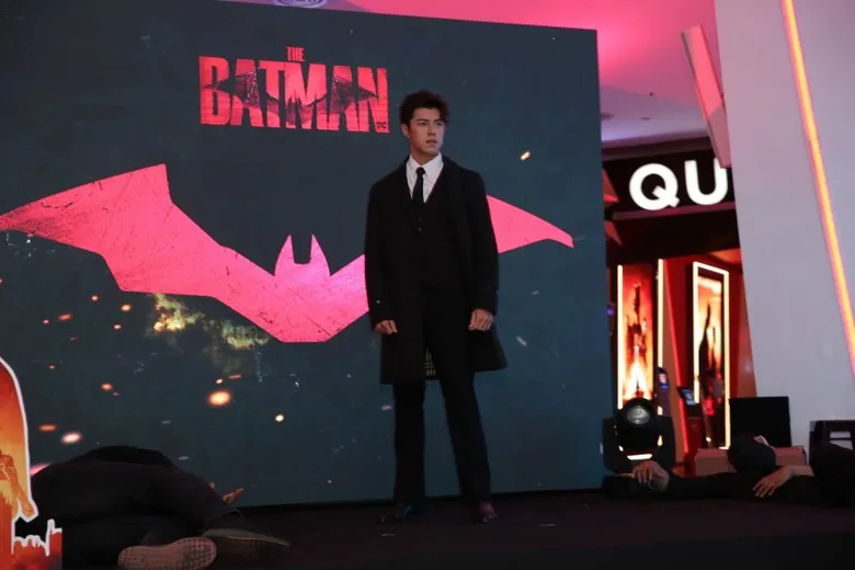 เมเจอร์ ซีนีเพล็กซ์ กรุ้ป จับมือ HALLS ต้อนรับอัศวินรัตติกาล จัดงาน "THAILAND PREMIERE THE BATMAN" ได้ "นาย นภัทร" ร่วมเปิดตำนานบทใหม่สวมหน้ากากเป็น Batman