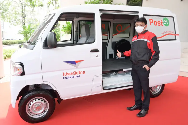 "ไปรษณีย์ไทย - มิตซูบิชิ มอเตอร์ฯ - โออาร์" ร่วมศึกษาการใช้รถยนต์ไฟฟ้าพลังงานแบตเตอรี่สำหรับขนส่ง นำร่องใช้ 2 ที่ทำการฯ หวังลดการปล่อยมลพิษในเส้นทางขนส่ง พร้อมกระตุ้นการใช้รถยนต์ไฟฟ้าในประเทศ