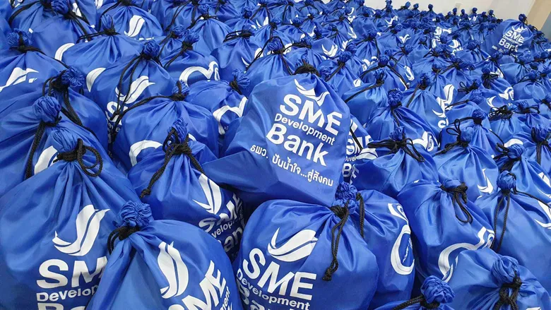 SME D Bank ส่งต่อกำลังใจร่วมบริจาคถุงยังชีพสู้ภัยวิกฤติ