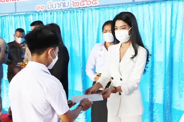 "ท่าเรือประจวบ" มอบทุนการศึกษา "เพื่อบุตรของข้าราชการและพนักงานราชการทัพเรือภาคที่ 1"