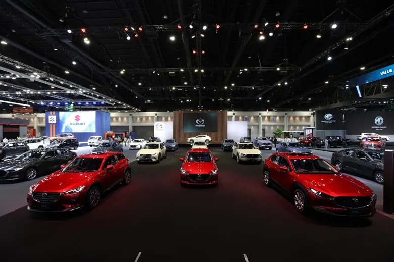 มาสด้าชูไฮไลท์ NEW MAZDA3 พร้อมทัพรถรุ่นใหม่ลุยมอเตอร์โชว์ อัดโปรแรง ฟรีดอกเบี้ย ฟรีประกัน ฟรีบัตรน้ำมัน ฟรี MAZDA CARE ฟรี MAZDA LUGGAGE SET