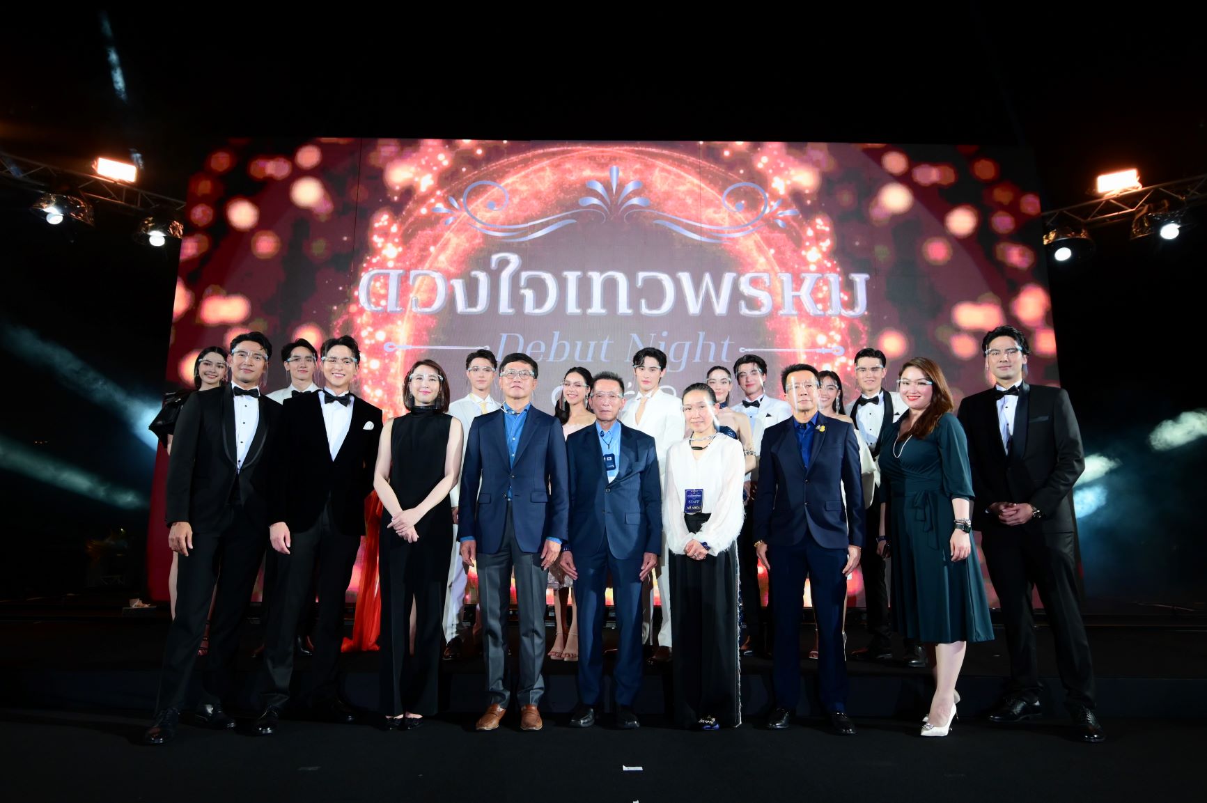 สิ้นสุดการรอคอย ช่อง 3 เปิดตัว 10 นักแสดง "ดวงใจเทวพรหม" สุดปังแรงติดเทรนด์ทวิตเตอร์ประเทศไทย อันดับ 1 !