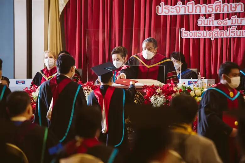 "วันแห่งความภาคภูมิใจ" บัณฑิตวิทยาลัยดุสิตธานี เข้าพิธีประสาทปริญญาบัตร ที่โรงแรมดุสิต ปริ๊นเซส ศรีนครินทร์ กรุงเทพฯ
