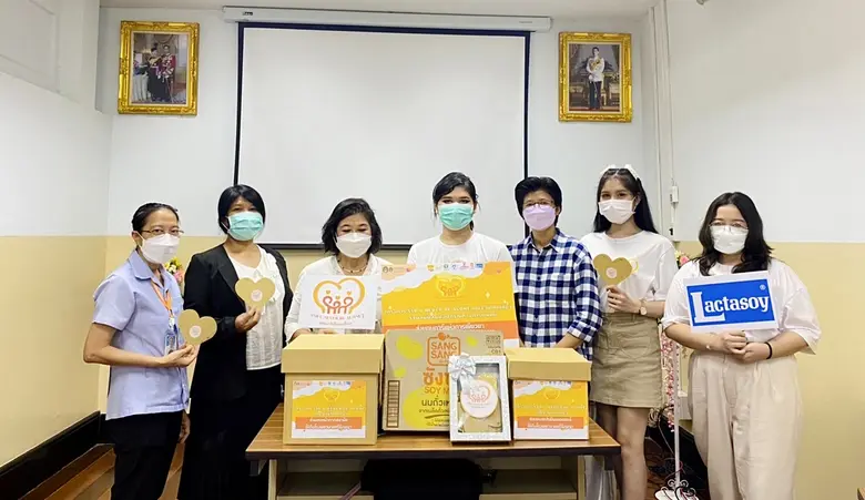 คณะผู้จัดทำโครงการ "SSR U NEVER BE ALONE คุณจะไม่โดดเดี่ยว" มอบการ์ดให้กำลังใจ แก่ผู้ป่วยโรคซึมเศร้า โรงพยาบาลศรีธัญญา