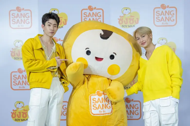 ซังซัง x ออฟ-กัน ควงแขนน้องซังซัง พาแฟนคลับฟินกับปาร์ตี้สุดเอ็กซ์คลูซีฟ  แบบเว้นระยะห่างอย่างปลอดภัยในกิจกรรม FAN MEETING "SangSang x Off-Gun ต่อสนุก ส่งความสุขทุกที่"