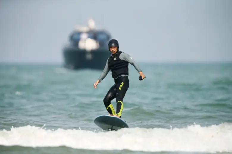 Mentagram และสยามดิสคัฟเวอรี่ ร่วมสร้างความสำเร็จระดับโลก "Lift Foils World Record Attempt" "โจอี้ บอย-เต้ ภูริต" ร่วมโต้คลื่นจากพัทยาไปหัวหิน !