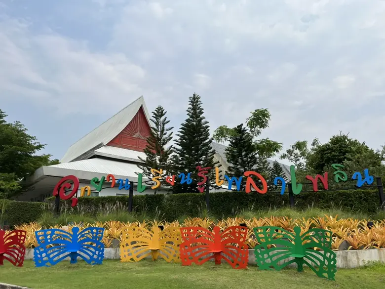 เพ ลา เพลิน จ.บุรีรัมย์ คึกคักรับเทศกาลสงกรานต์ ภายใต้มาตรการท่องเที่ยวปลอดโรค ปลอดภัย ใส่ใจสุขภาพ