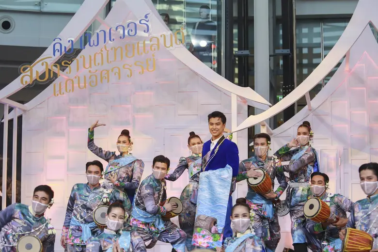 ผ่านพ้นไปอย่างสนุกสนานและเต็มเปี่ยมไปด้วยรอยยิ้มและ...