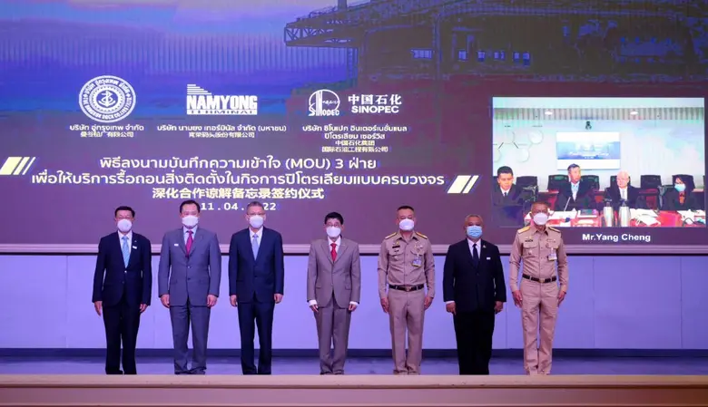 ดร.วิษณุ เครืองาม (กลาง) รองนายกรัฐมนตรี ...