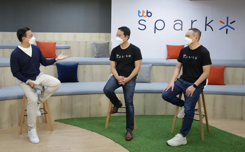 ทีเอ็มบีธนชาต ส่งทีมดิจิทัล "ttb spark" ขับเคลื่อนธนาคารสู่ทุกความเป็นไปได้ ด้วยดิจิทัลโซลูชันที่เป็นมิตร และ ภายใต้แนวคิด Humanized Digital Banking เพื่อให้ลูกค้าทุกกลุ่มมีชีวิตทางการเงินที่ดีขึ้น