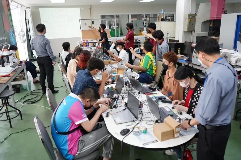 เปิดบ้านวิศวกรรมศาสตร์ ม.หอการค้าไทย