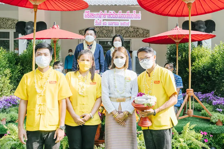 นางสาวณิชรัตน์ ชำนาญกิจ (ที่๓ซ้าย-แถวล่าง...