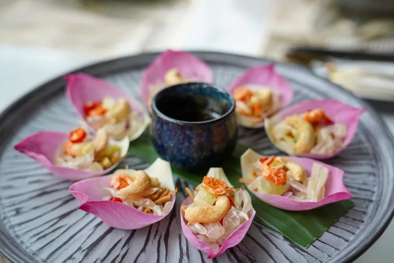 ไอคอนสยาม พร้อมเสิร์ฟสุดยอดเมนูความอร่อย จากร้าน Meals Me Thai Cuisine ร้านอาหารไทยสไตล์โมเดิร์น รสชาติสุดจี๊ดโดนใจ