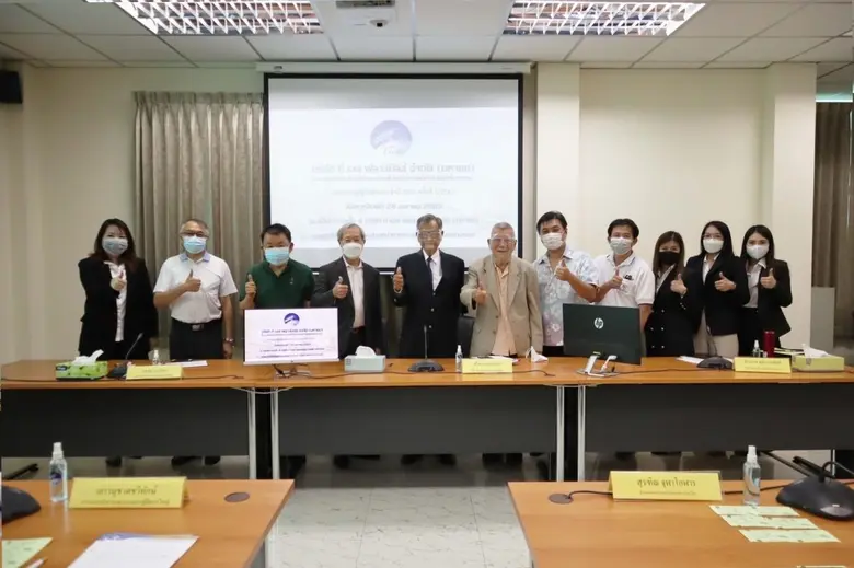 คุณปรีชา อรรถวิภัชน์ ประธานกรรมการ (ที่ 5...