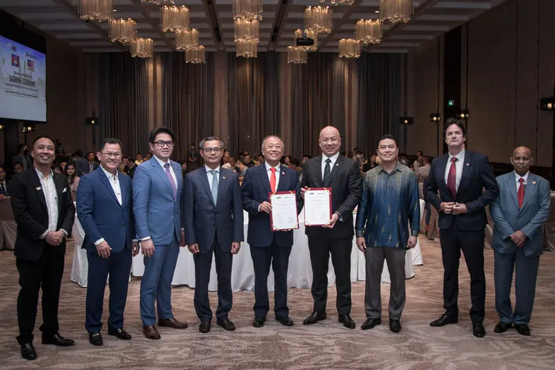 ธนาคารหงเหลียง (Hong Leong Bank) สาขากัมพ...