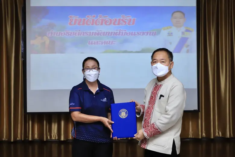 อธิบดีกรมพัฒนาฝีมือแรงงาน เป็นประธานมอบหนังสือรับรองมาตรฐานฝีมือแรงงานและมอบหนังสือรับรองความรู้ความสามารถให้แก่ผู้ผ่านการประเมินความรู้ความสามารถ สาขาช่างไฟฟ้าภายในอาคาร