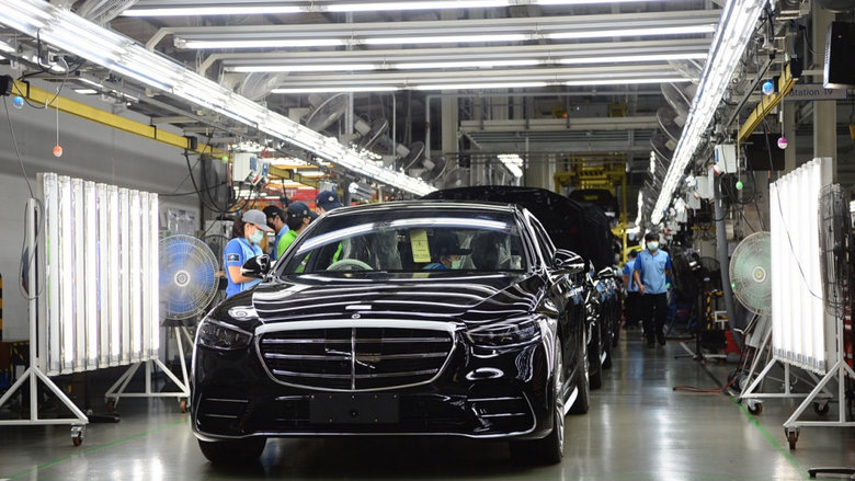 By the end of 2022, a fully-electric Merc...