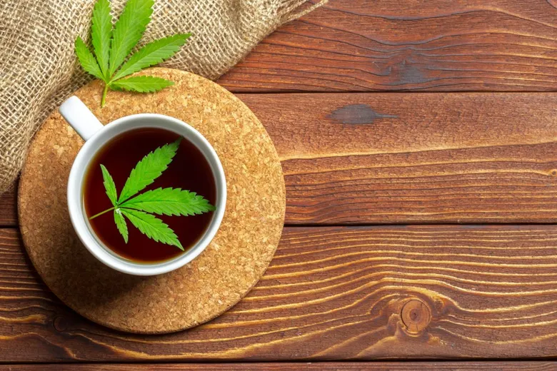 จุฬาฯ วิจัยพบปริมาณสาร THC ในเครื่องดื่มกัญชาเกินกำหนด เตือนผู้บริโภคระวัง จี้รัฐควบคุม