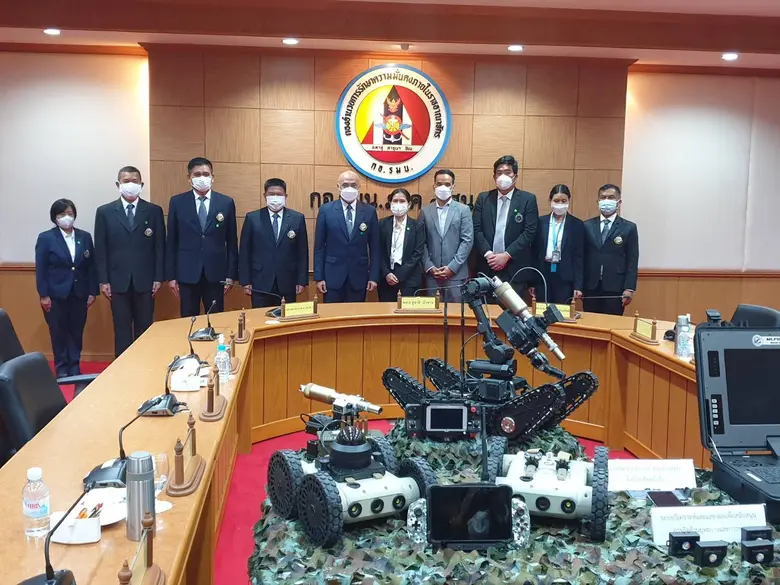 DTI จับมือ MUT เปิดตัวหุ่นยนต์เก็บกู้วัตถ...