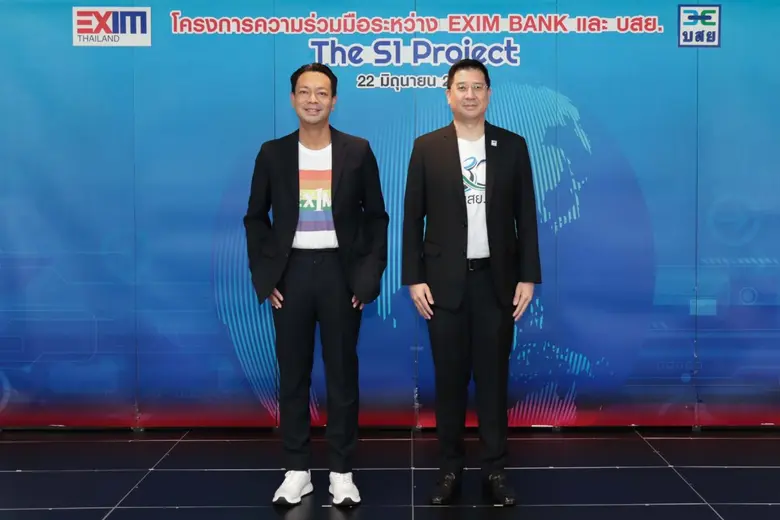 ดร.รักษ์ วรกิจโภคาทร (ซ้าย) กรรมการผู้จัด...