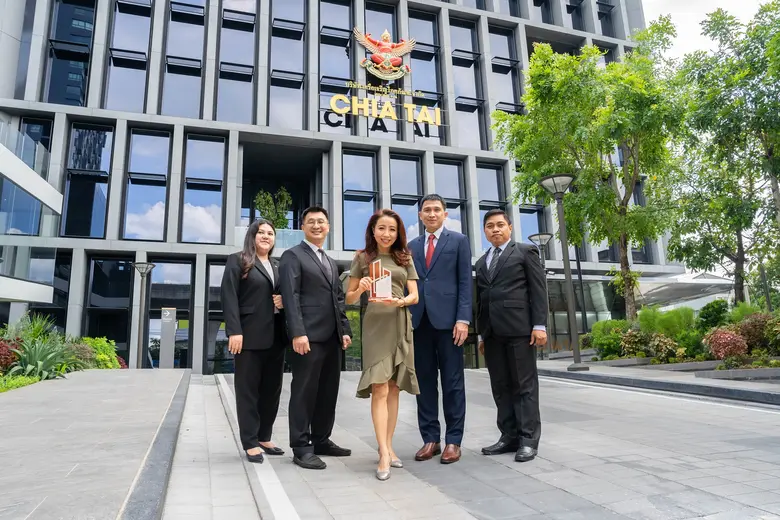 คุณชาญ ศิริรัตน์ รองกรรมการผู้จัดการ ฝ่าย...