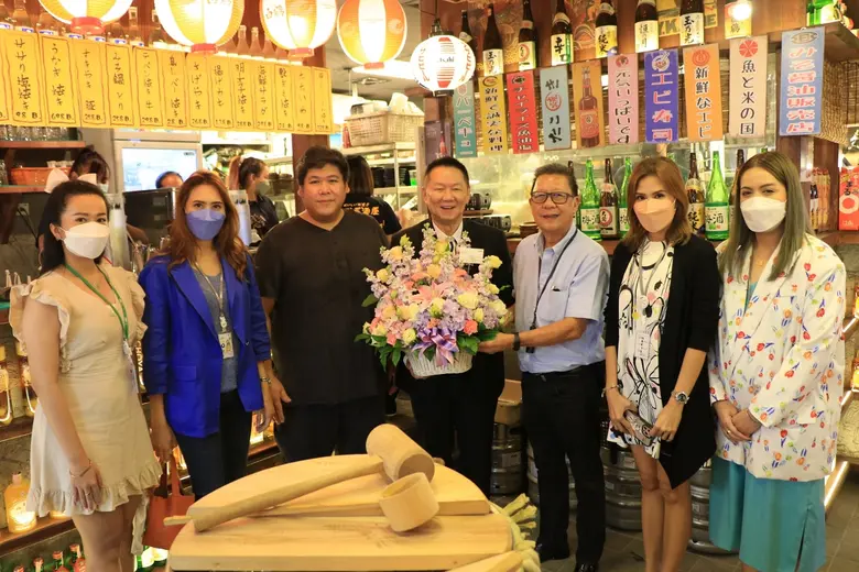 ศูนย์การค้าเอ็ม บี เค เซ็นเตอร์ นำโดย นาย...