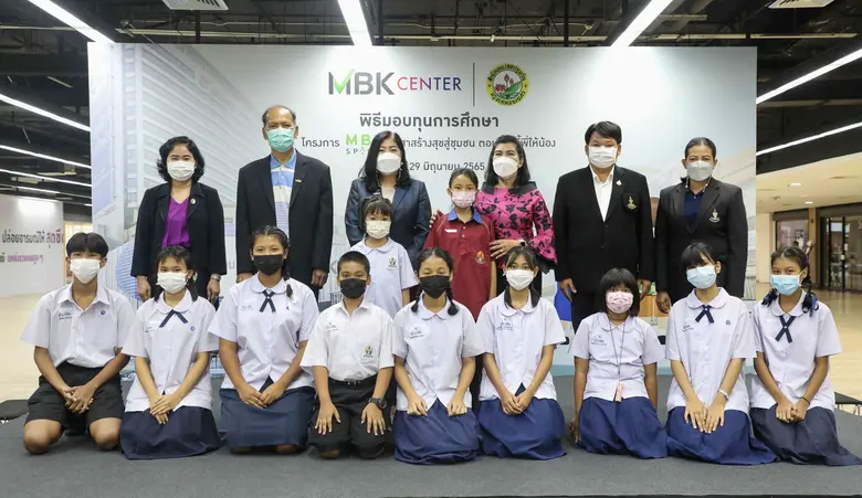 นางชนินทร์ชร ปรีดีพร้อมพันธุ์ ประธานเจ้าห...