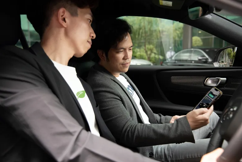 EVme จับมือ ReAcc เดินหน้าต่อยอดธุรกิจเพื่อความยั่งยืน เพิ่มทางเลือกการให้บริการ สำหรับลูกค้า Fleet เช่ารถยนต์ไฟฟ้า ให้สามารถใช้พลังงานหมุนเวียนได้ 100%