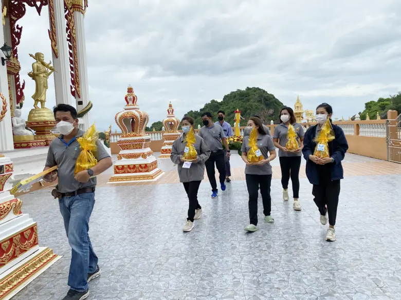 "ท่าเรือประจวบ" ร่วมสืบสานประเพณี ถวายเทียนพรรษา ประจำปี 2565