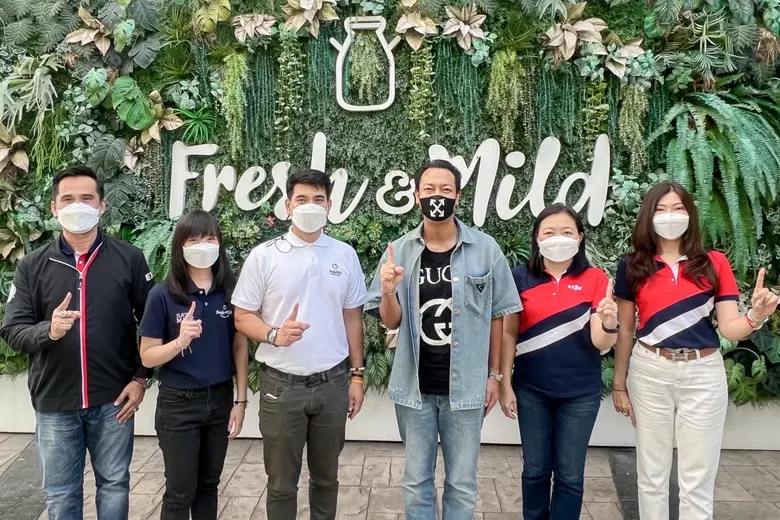 ดร.รักษ์ วรกิจโภคาทร (ที่ 3 จากขวา) กรรมการผู้จัดกา...