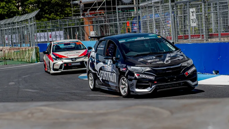 FORTRON คว้าชัยชนะขึ้นโพเดียมชูถ้วยแชมป์ในศึกเกมความเร็ว BANGSAEN PRIX 2022