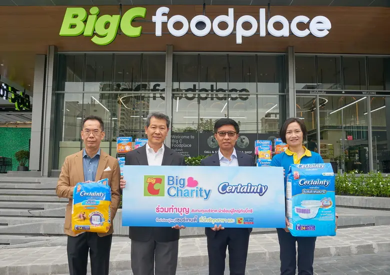 นายอภิศักดิ์ อัครพัฒนานุกูล (ที่ 2 จากขวา...