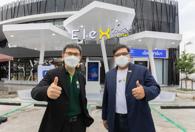 นายรังสรรค์ พวงปราง (ซ้าย) ผู้ช่วยกรรมการ...