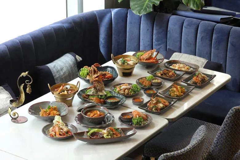 ร้านอาหารไทย "ทองหล่อ" ยกทะเลมาไว้กลางทองหล่อ อร่อยสุดคุ้มกับบุฟเฟ่ต์เมนูซีฟู้ดและอาหารไทย 4 ภาคกว่า 30 เมนู