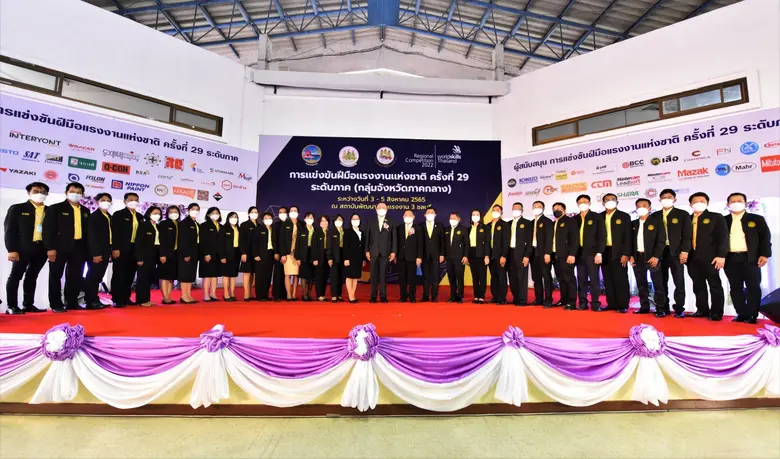 รมว.แรงงาน มอบนายสุรชัย ชัยตระกูลทอง ผู้ช...