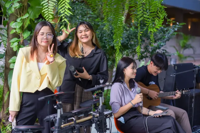 CIBA DPU เปลี่ยนแนวต้อนรับน้องใหม่ จัดดนต...