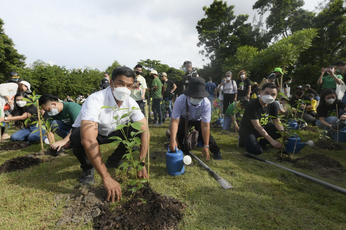 AIS Go Green ใส่ใจสิ่งแวดล้อม ร่วมสร้างพื้นที่สีเขียว ขานรับนโยบายผู้ว่าฯ กทม. ปลูกต้นไม้ 100,000 ต้น