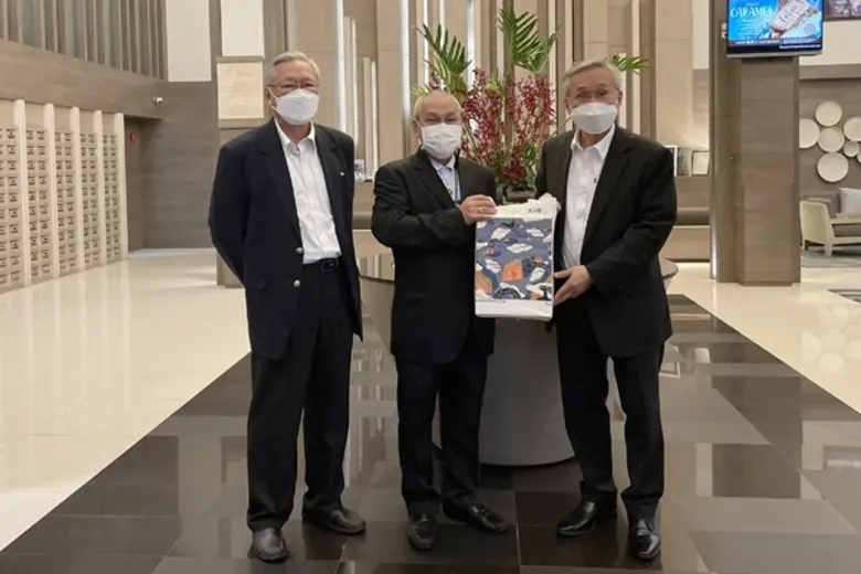 Arucha Bunchornnantachai (Centre), General Manager,...